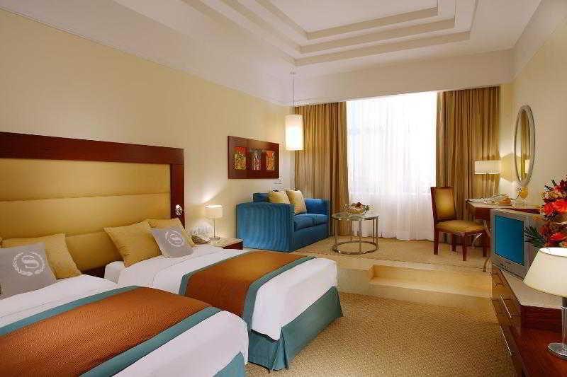 Helnan Dreamland Hotel 6th of October City Exteriör bild A room at the hotel