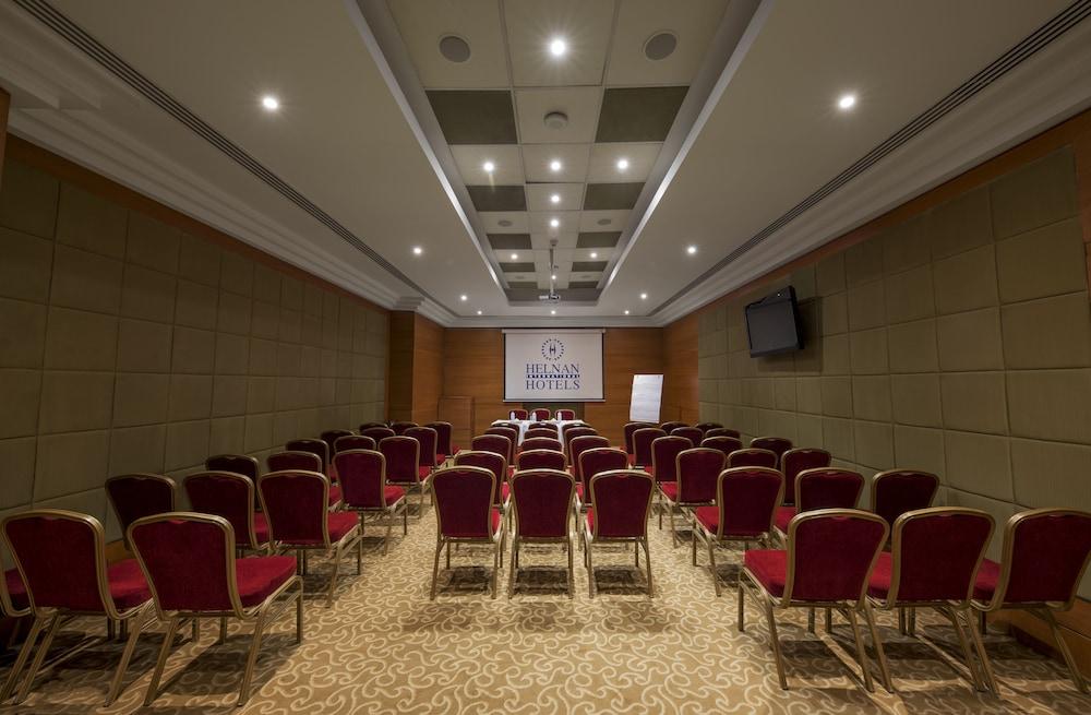 Helnan Dreamland Hotel 6th of October City Exteriör bild Meeting room at the hotel