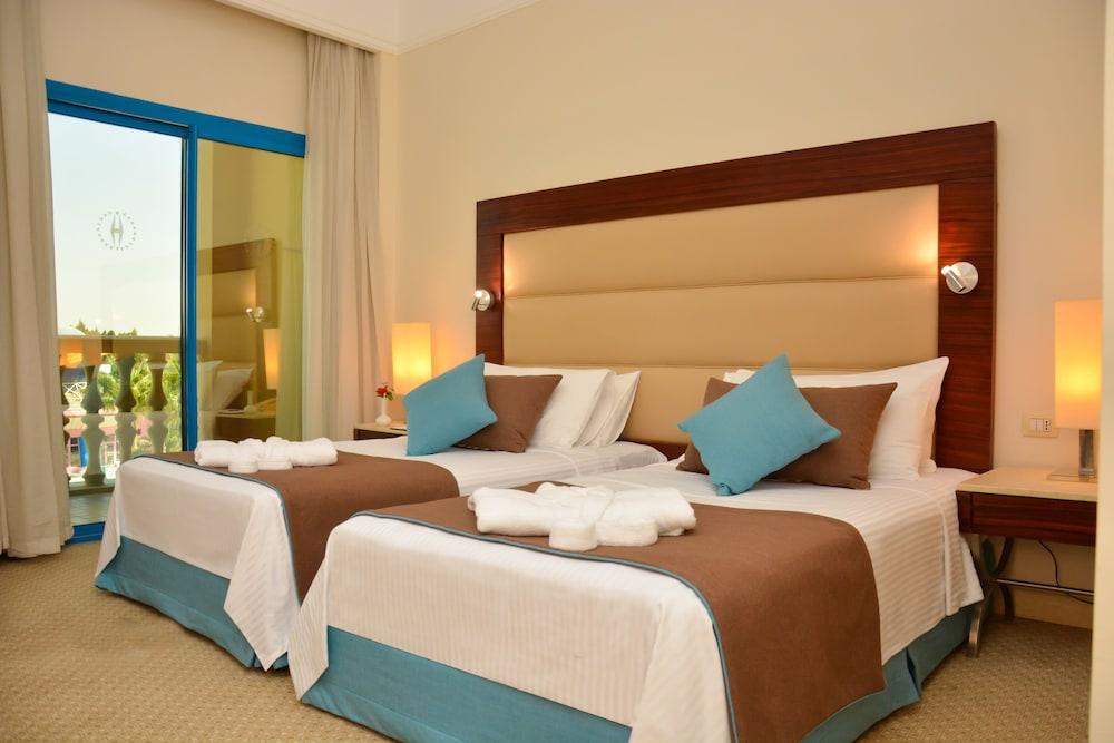 Helnan Dreamland Hotel 6th of October City Exteriör bild A room at the hotel