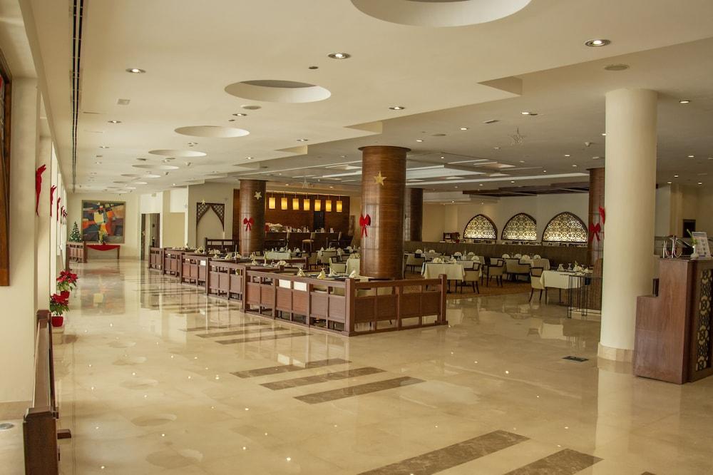 Helnan Dreamland Hotel 6th of October City Exteriör bild The lobby of the hotel