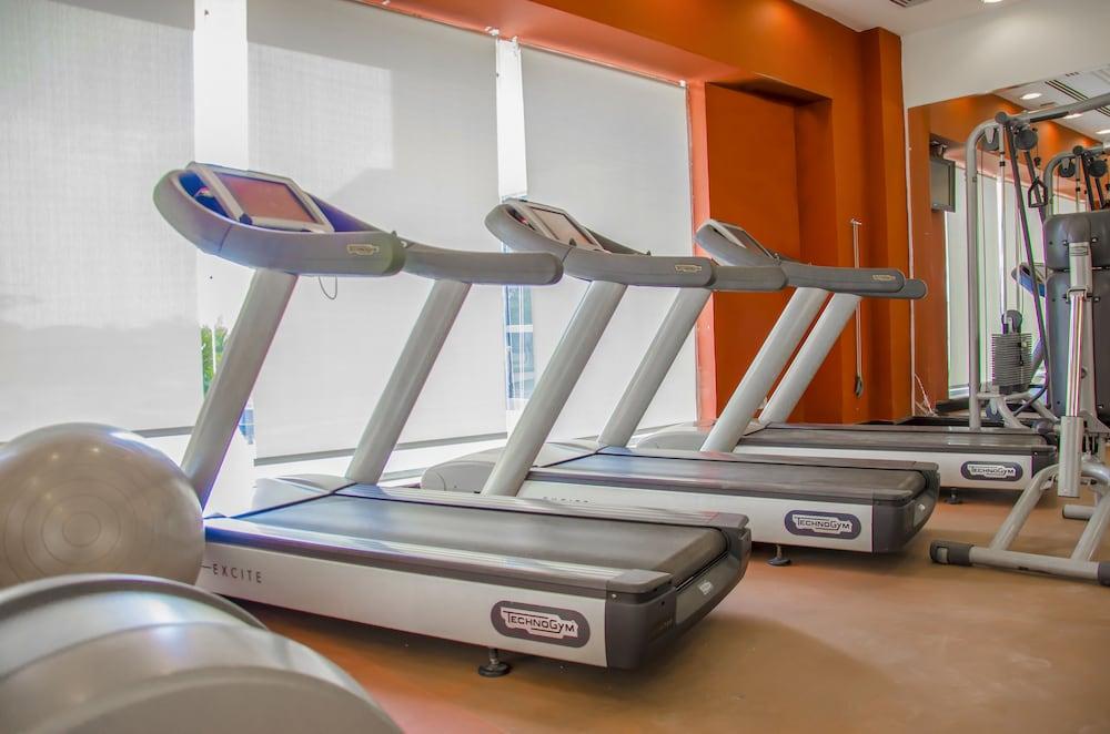 Helnan Dreamland Hotel 6th of October City Exteriör bild Treadmills in a gym