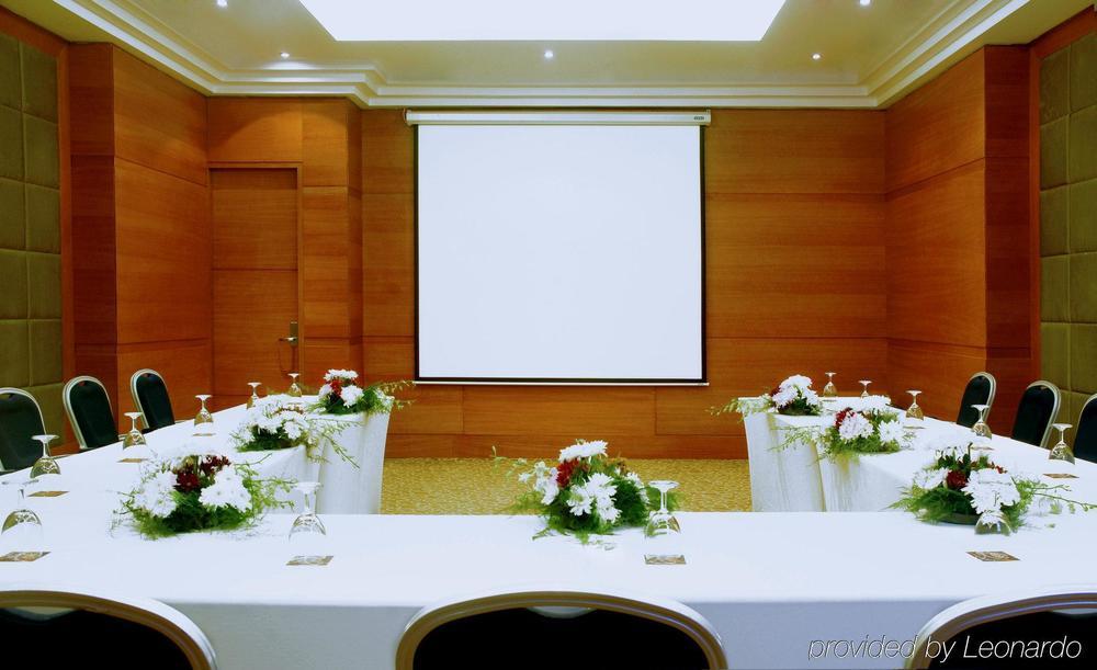 Helnan Dreamland Hotel 6th of October City Exteriör bild A projection screen in a meeting room