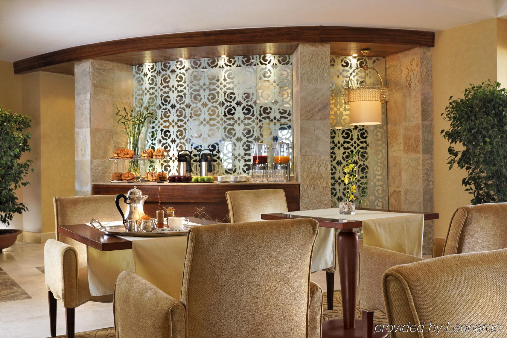 Helnan Dreamland Hotel 6th of October City Exteriör bild The interior of the hotel