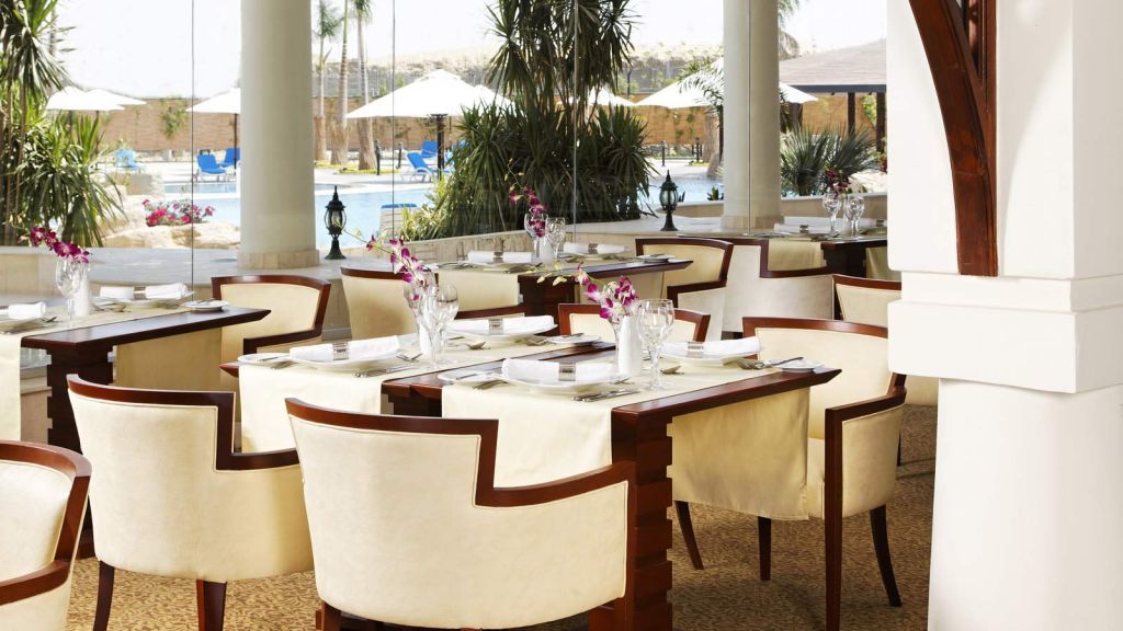 Helnan Dreamland Hotel 6th of October City Exteriör bild The restaurant at the hotel