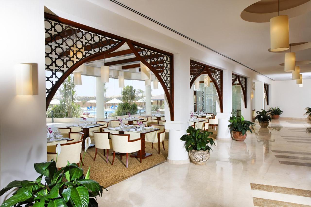 Helnan Dreamland Hotel 6th of October City Restaurang bild The interior of the hotel