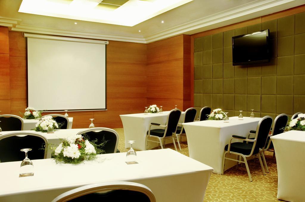 Helnan Dreamland Hotel 6th of October City Exteriör bild Meeting room